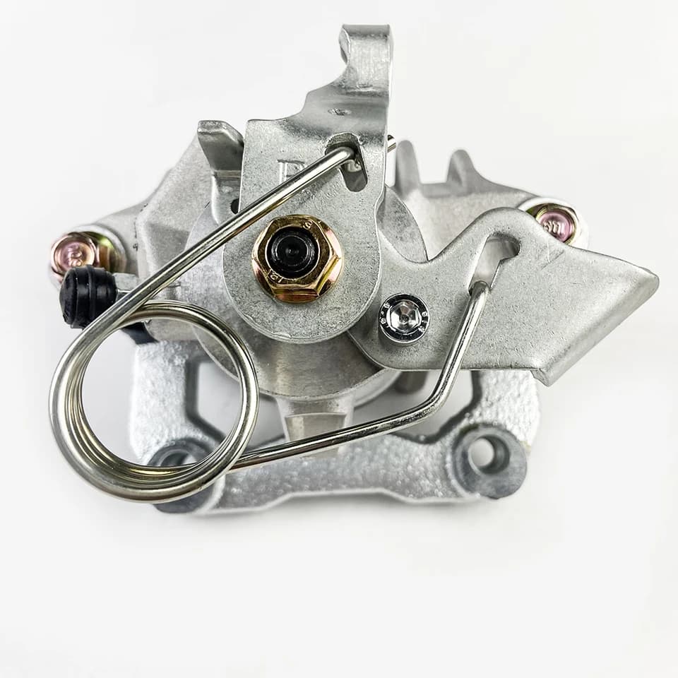 A pair of silver brake calipers, part numbers 1J0615423B and 1J0615424B, for VW Jetta, Bora, Golf R, and Skoda Octavia.