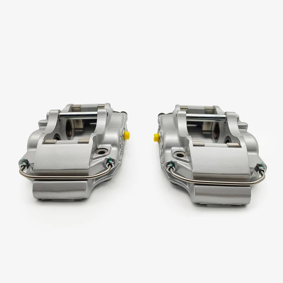 A KLAKLE Autos Accesorio brake caliper kit with 5200 4 big pot brake system and 330MM rotor disc for Honda Civic, VW Golf 3-8.