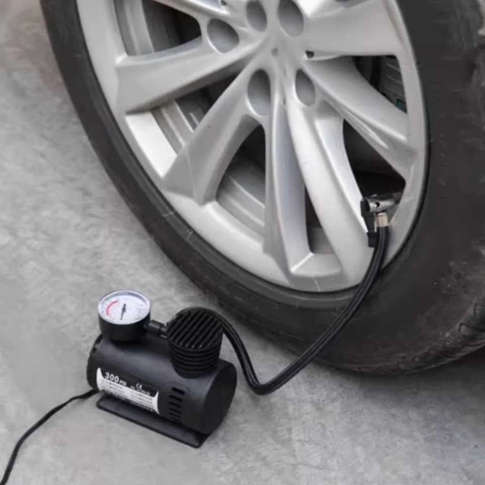 Heavy-Duty Digital Tyre Inflator | 150 PSI Max Pressure | 12V Car Compressor - Thumbnail 2