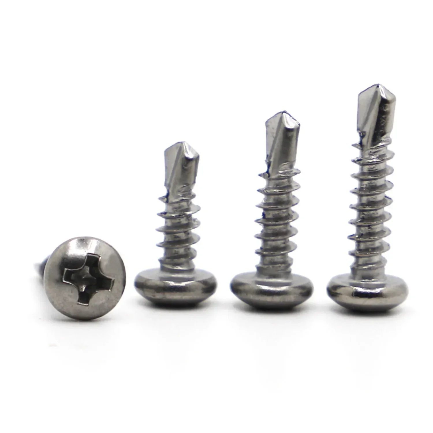 Pack of 20 M4.8 4.8mm 410 stainless steel Phillips pan head self-drilling tapping screws meeting DIN7504 standards.