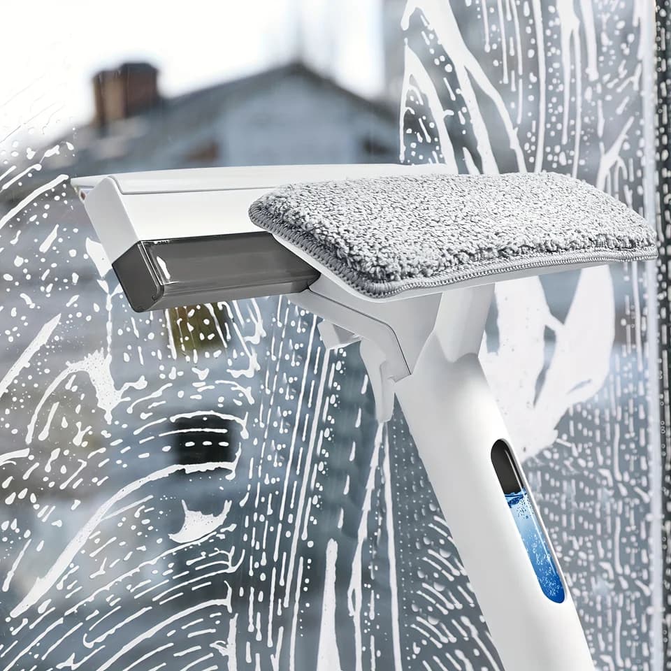 Telescopic Pole for Window Cleaning | Integrated Water Tank & Spray | Wash & Squeegee - Thumbnail 3