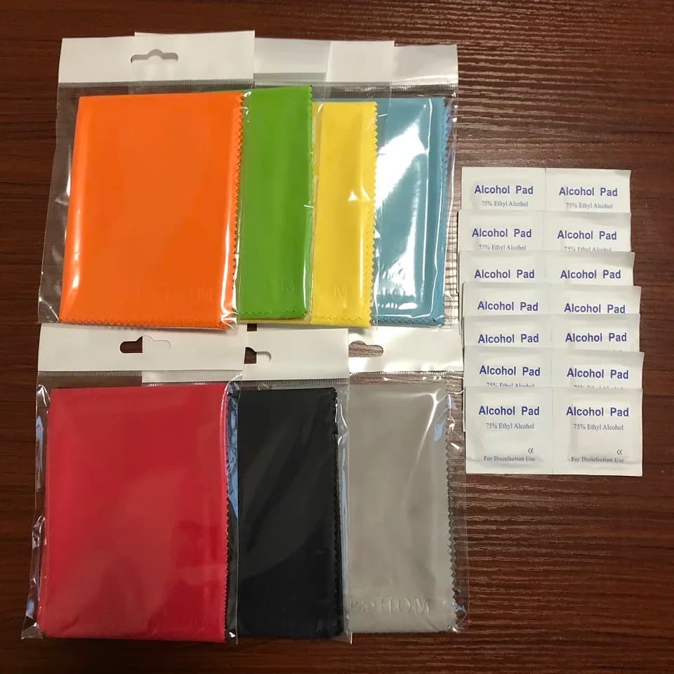 Microfiber Cloths for Glass Cleaning (40x40cm) | 4 Pack Lint-Free | Eyeglass & Lens Cleaner - Thumbnail 6