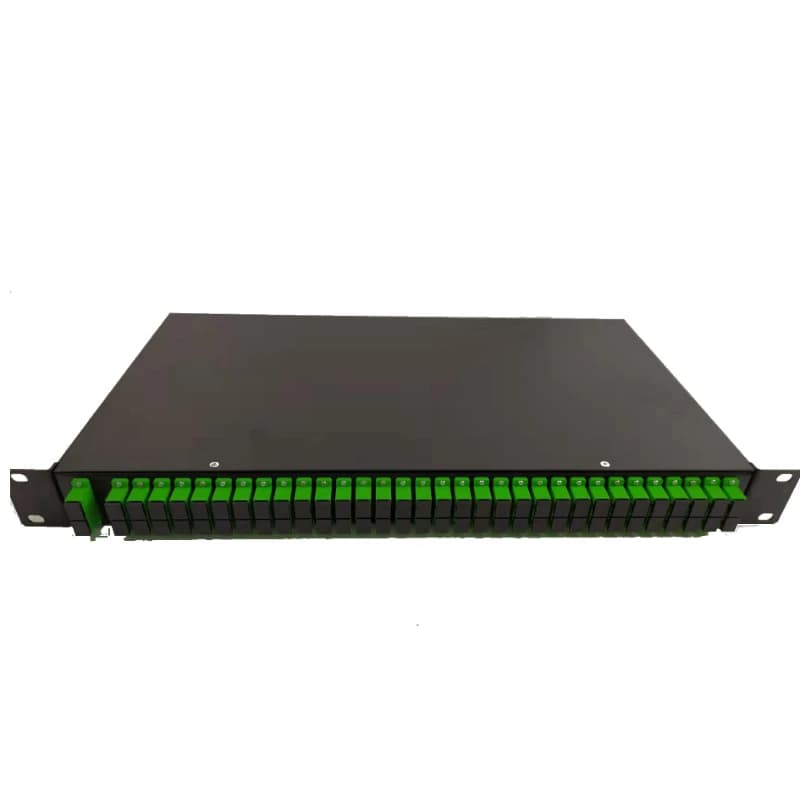 1x32 Rack Mount PLC Splitter for FTTH networks, a high-density APC optical splitter installed in a standard 19-inch rack enclosure.