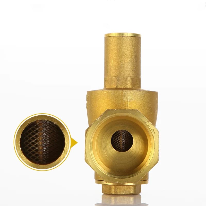 3/4 pressure reducing valve, brass-coloured, with close-up of internal mesh filter.