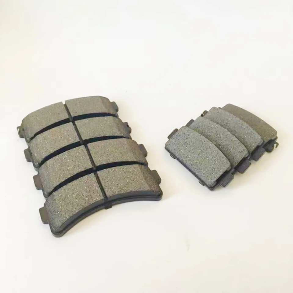 Two sets of high-quality ceramic brake pads for Geely Zhidou D1, D2, D2S, and E30 models, front and rear.