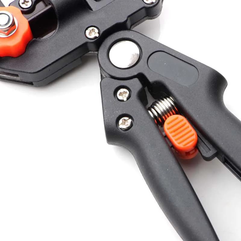 Grafting Secateurs: close-up of the tool on a white background.