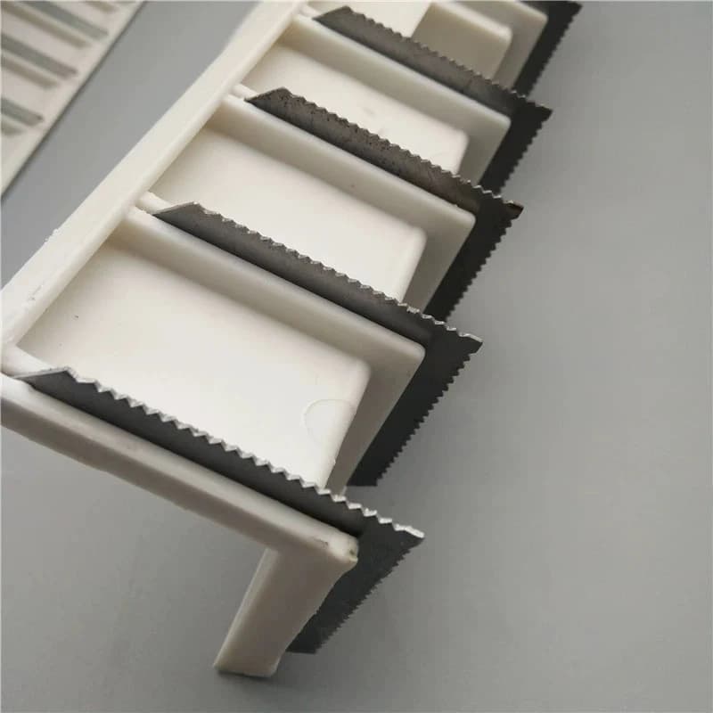 Corner Trowel | Stainless Steel Plastering & Masonry Tool | Precision Edge for Smooth Finishes - Thumbnail 4