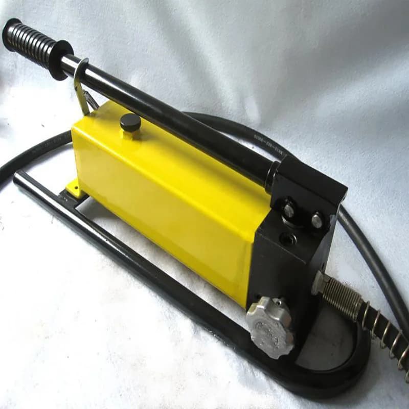 CP-700B Manual Hydraulic Pump | Ultra-High Pressure with Integrated Gauge | Portable Hand Pump - Thumbnail 3