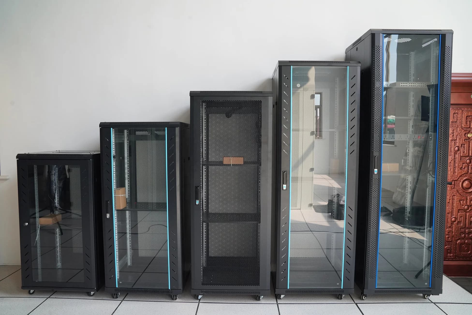 19-Inch Server Rack Cabinet | 12U to 47U Network Enclosure | Secure Indoor IT Infrastructure - Thumbnail 6