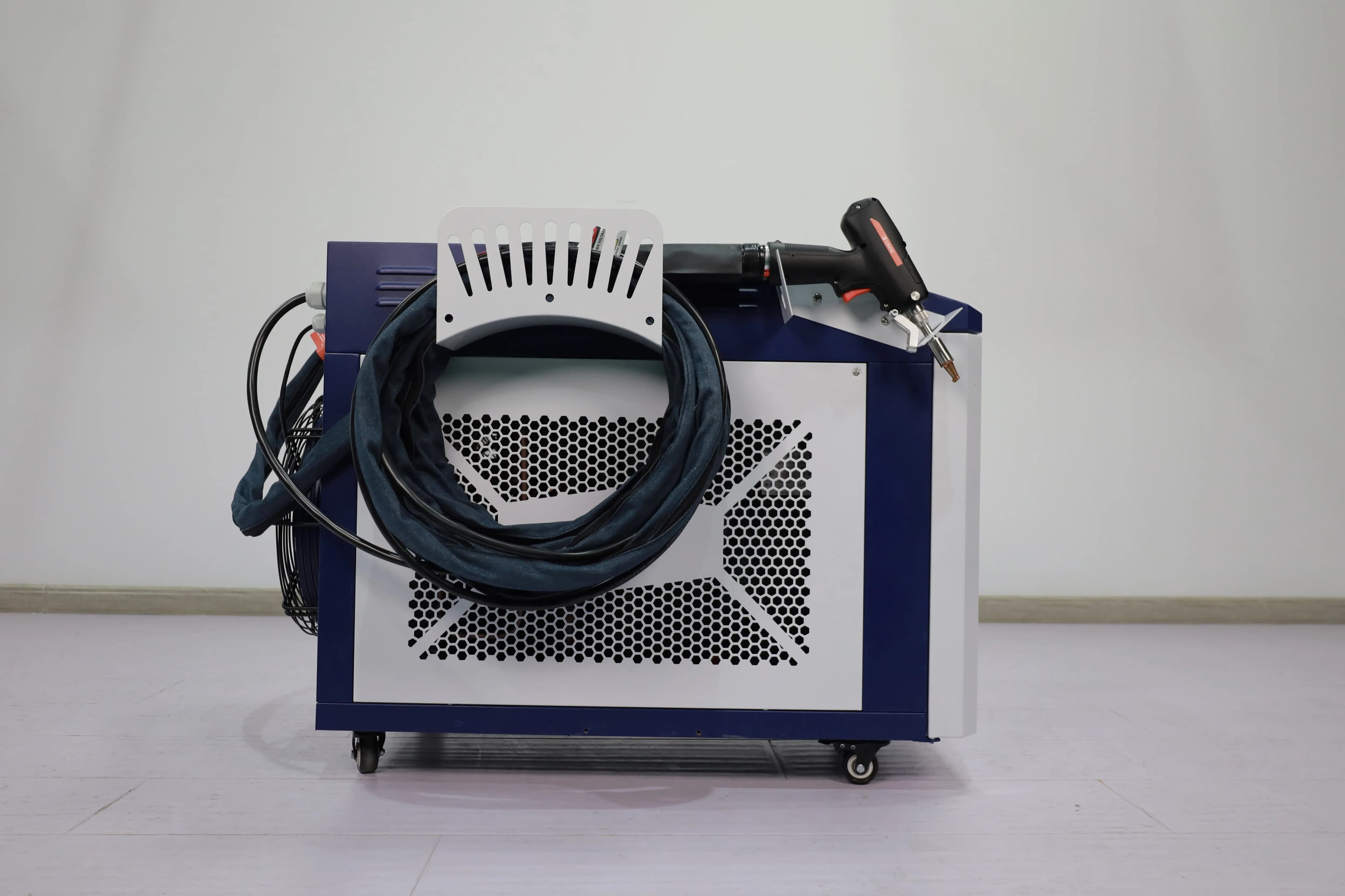 Fiber Laser Welder | 1500W-3000W Handheld System | 4-in-1 Welding, Cutting & Cleaning - Thumbnail 4
