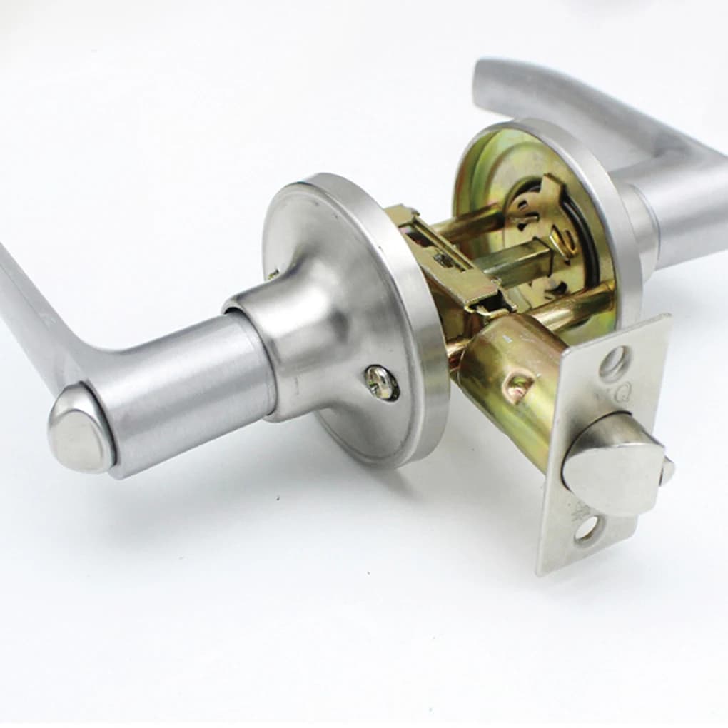 Zinc alloy lever door handle with keyed lock, suitable for entry doors, gates, or interior passage doors in homes.
