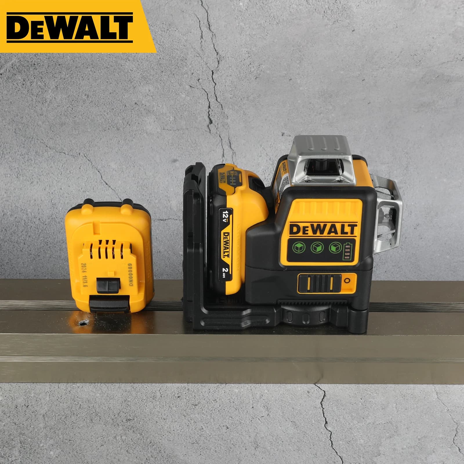 DeWalt DW089LG 360° Green Beam Laser Level | 3-Plane Self-Leveling | 12V Professional Grade - Thumbnail 2