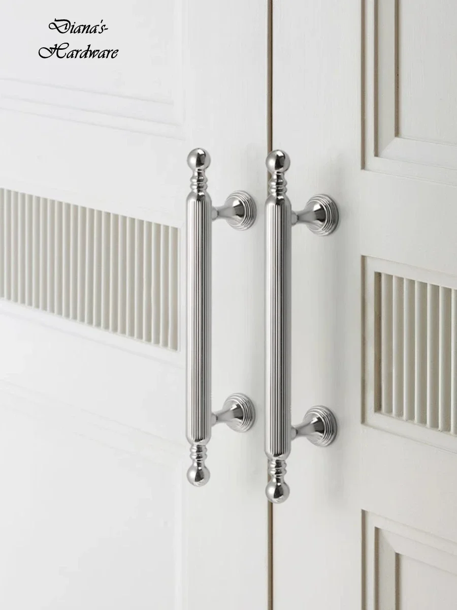 Style Cabinet Pulls | Light Luxury Gold & Black | Vertical Grain Drawer Handles & Knobs - Thumbnail 4