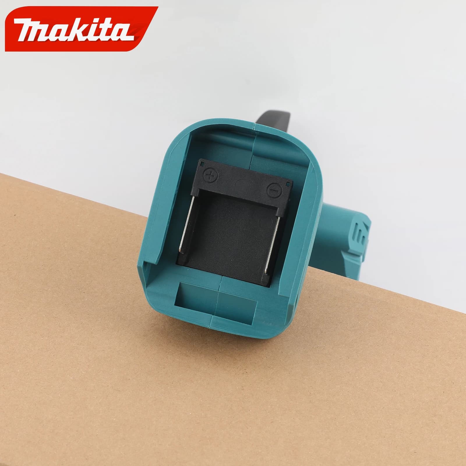 Makita 18V Cordless Chainsaw | Professional-Grade Brushless Motor | Compact & Lightweight for Trimming & Pruning - Thumbnail 5