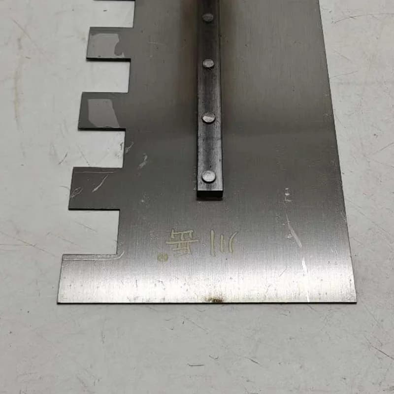 Serrated Tiling Trowel | 300mm Carbon Steel Blade | 15x15mm Teeth for Perfect Adhesion - Thumbnail 6