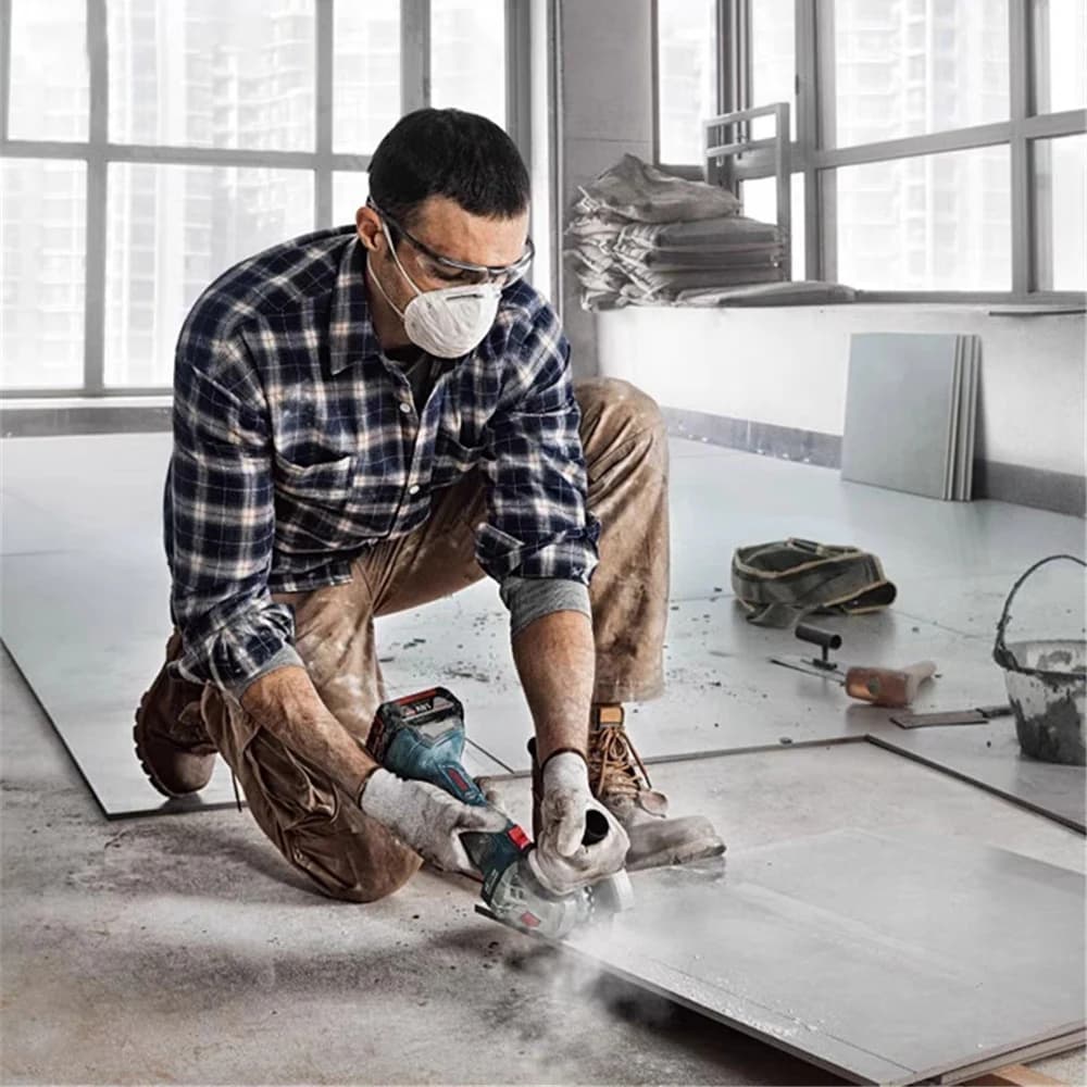 Bosch GWS 18V-8 Cordless Angle Grinder | Brushless Motor & 11,000 RPM | 100mm Cutting & Grinding - Thumbnail 5