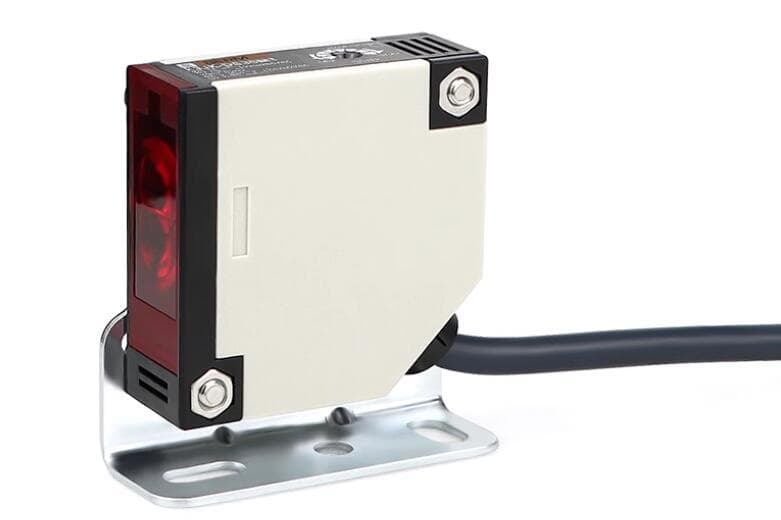 E3JK-R4M1 retroreflective photoelectric sensor with a 4M detection range and 1.5M cable.