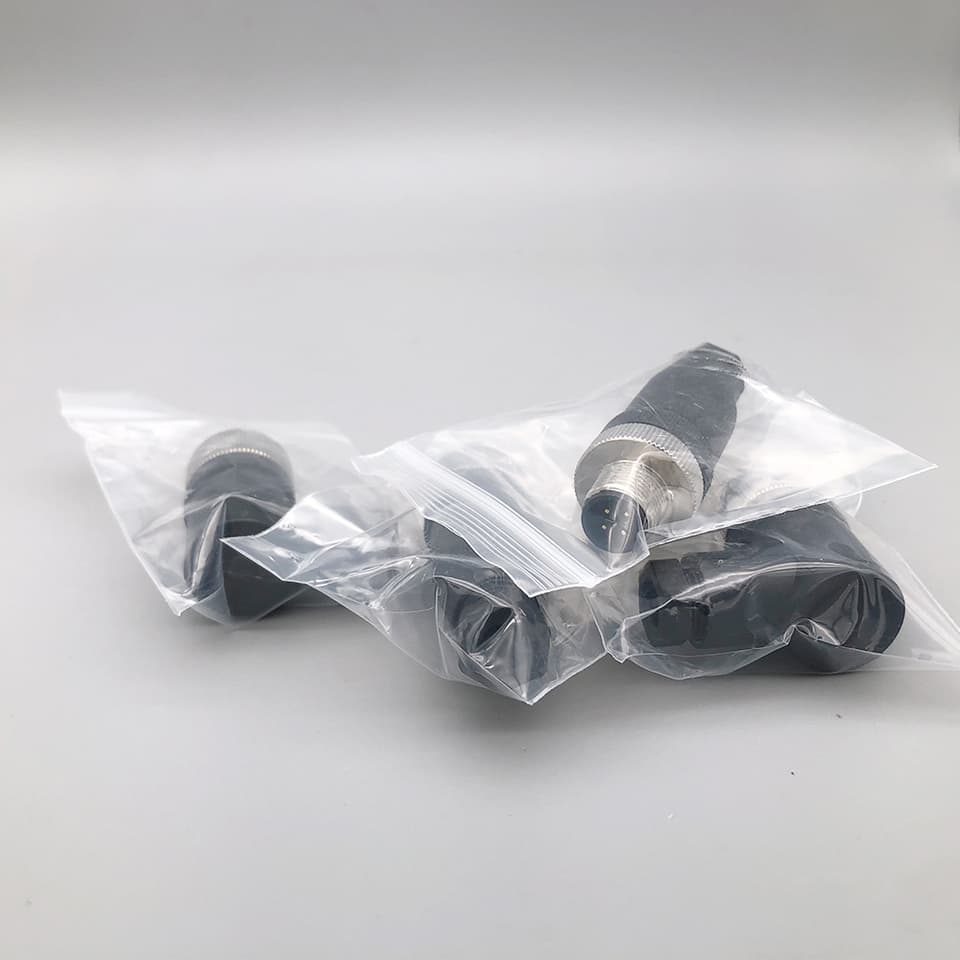 Cloweit IP67 M12 connector, waterproof male and female plugs with screw-threaded coupling.
