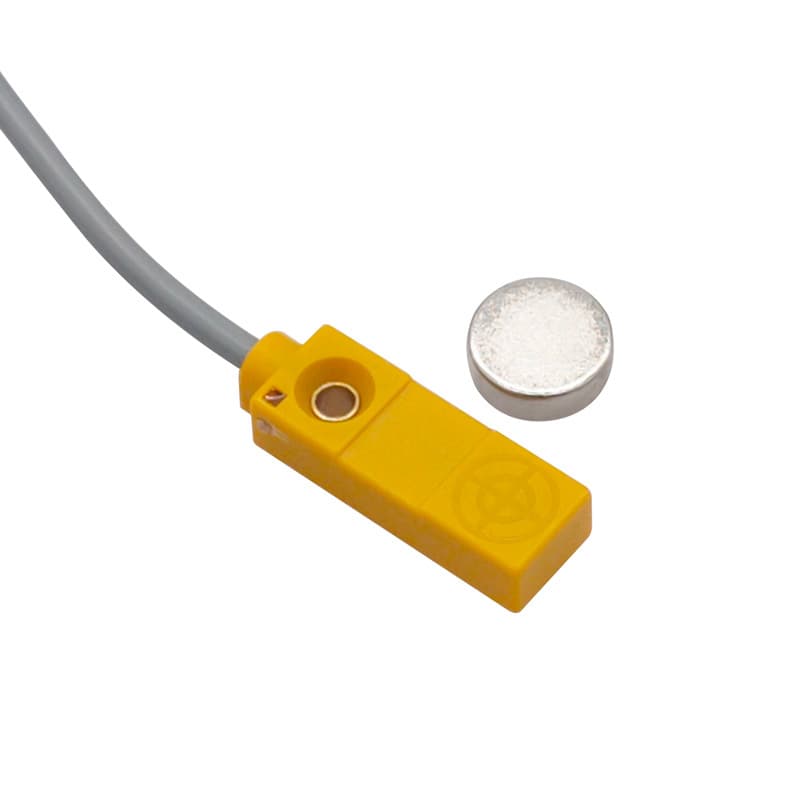 Square Hall Effect magnetic proximity switch with NPN and PNP output.