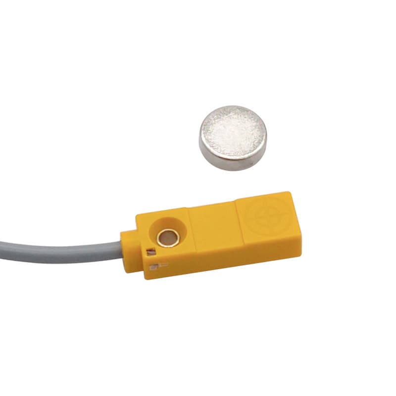A square magnetic proximity switch, operating as a reliable magnetic sensor, available in NPN Hall Sensor or PNP configurations.