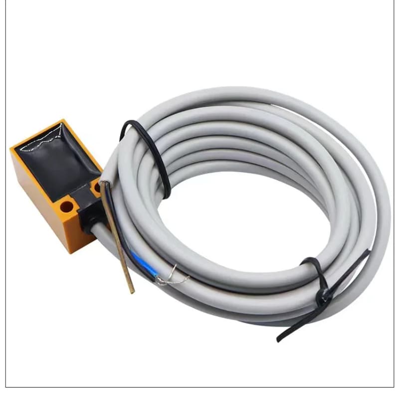 TL-Q5MC1/Q5MC2 NPN/PNP 3-wire inductive magnetic sensor, 12V/24V DC, available in NO/NC configurations.