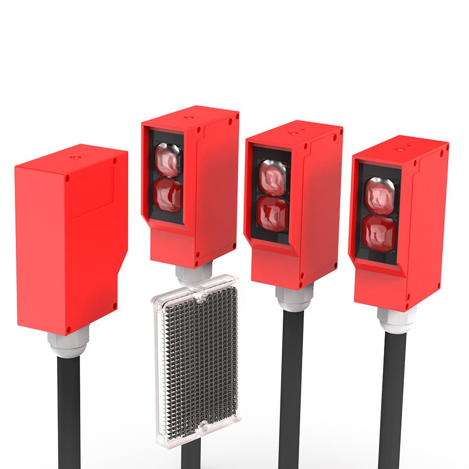 GTRIC retro-reflective square photoelectric sensor, IP67 waterproof, 10m distance, 24-220V.