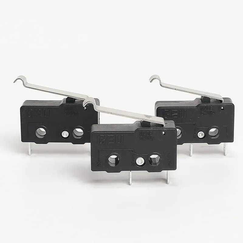 A micro limit switch with SPDT snap action, rated 5A 250V, suitable for home appliances and DIY projects.