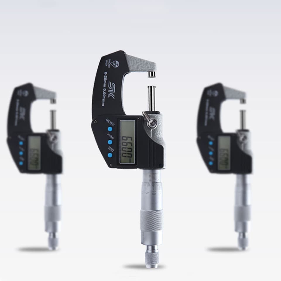 Digital outside micrometer with IP65 protection, measuring from 0-100mm with 0.001mm accuracy.